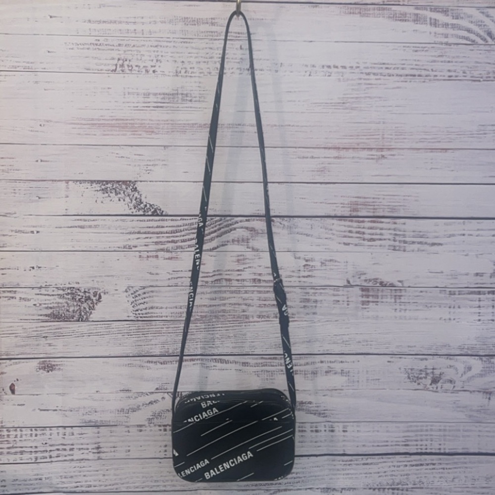 Balenciaga Everyday Logo Print Camera Bag - Picture 9 of 12